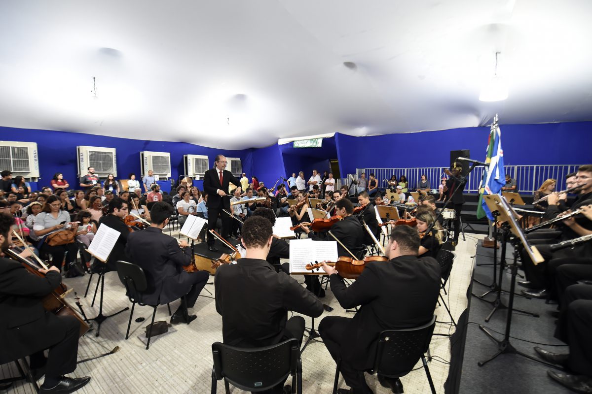 Orquestra Jovem emociona público na abertura da Bienal do Livro de Guarulhos